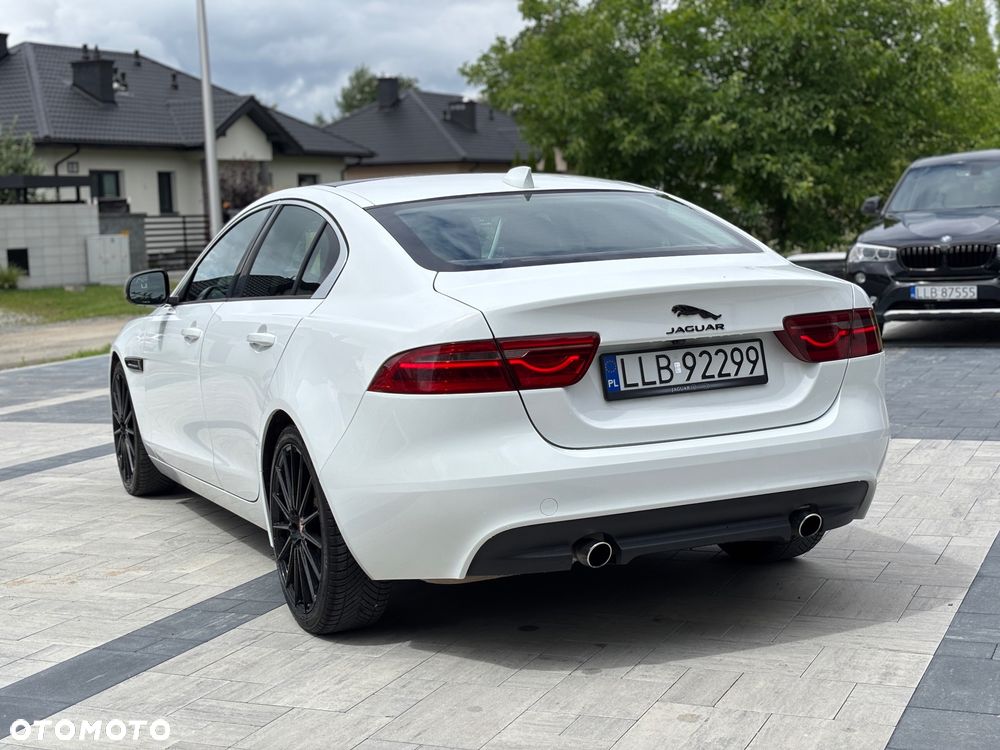 Jaguar XE 2.0 T Prestige - 7