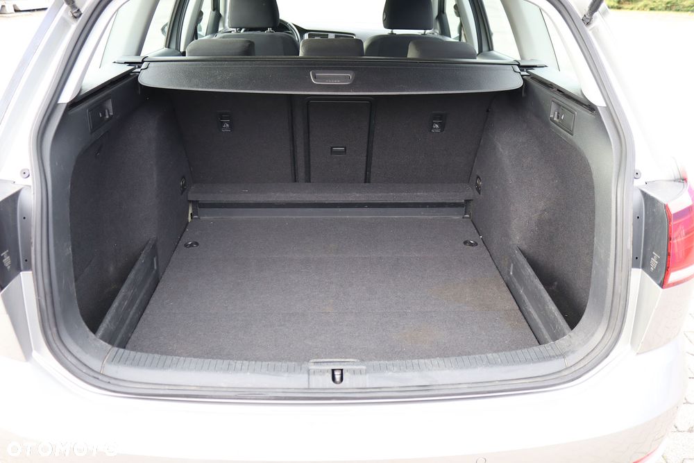Volkswagen Golf - 6