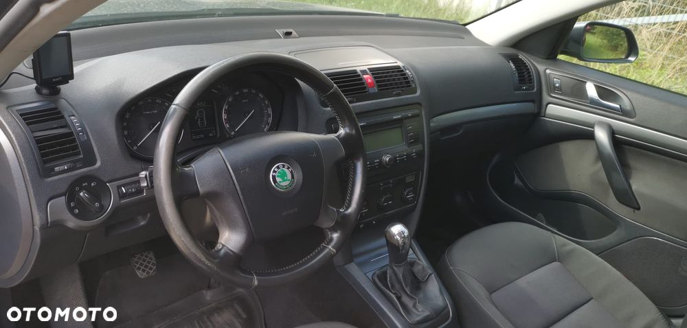 Skoda Octavia 1.8 TSI Ambiente - 24