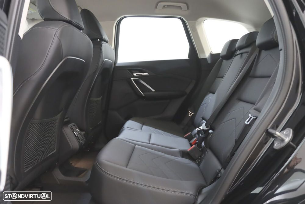 BMW iX1 xDrive30 xLine - 11