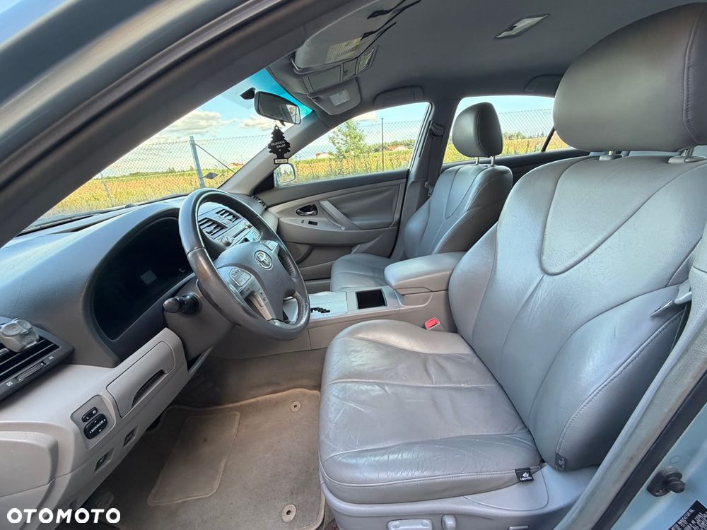 Toyota Camry - 3