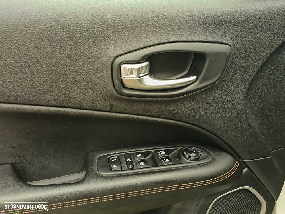 Jeep Compass 1.3 T Limited DCT - 13