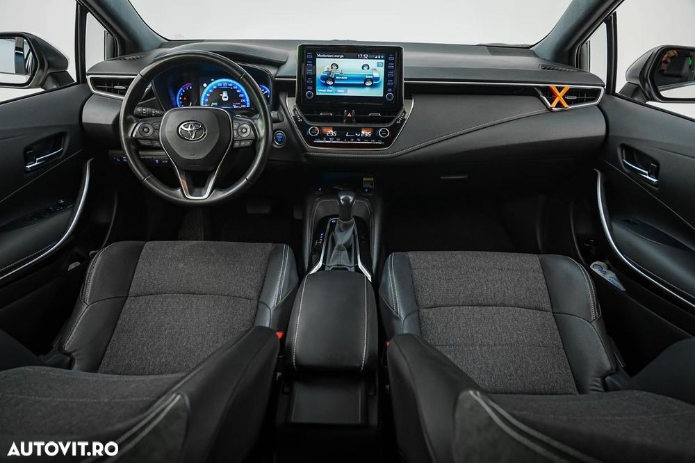 Toyota Corolla 2.0 Hybrid Touring Sports Comfort - 11