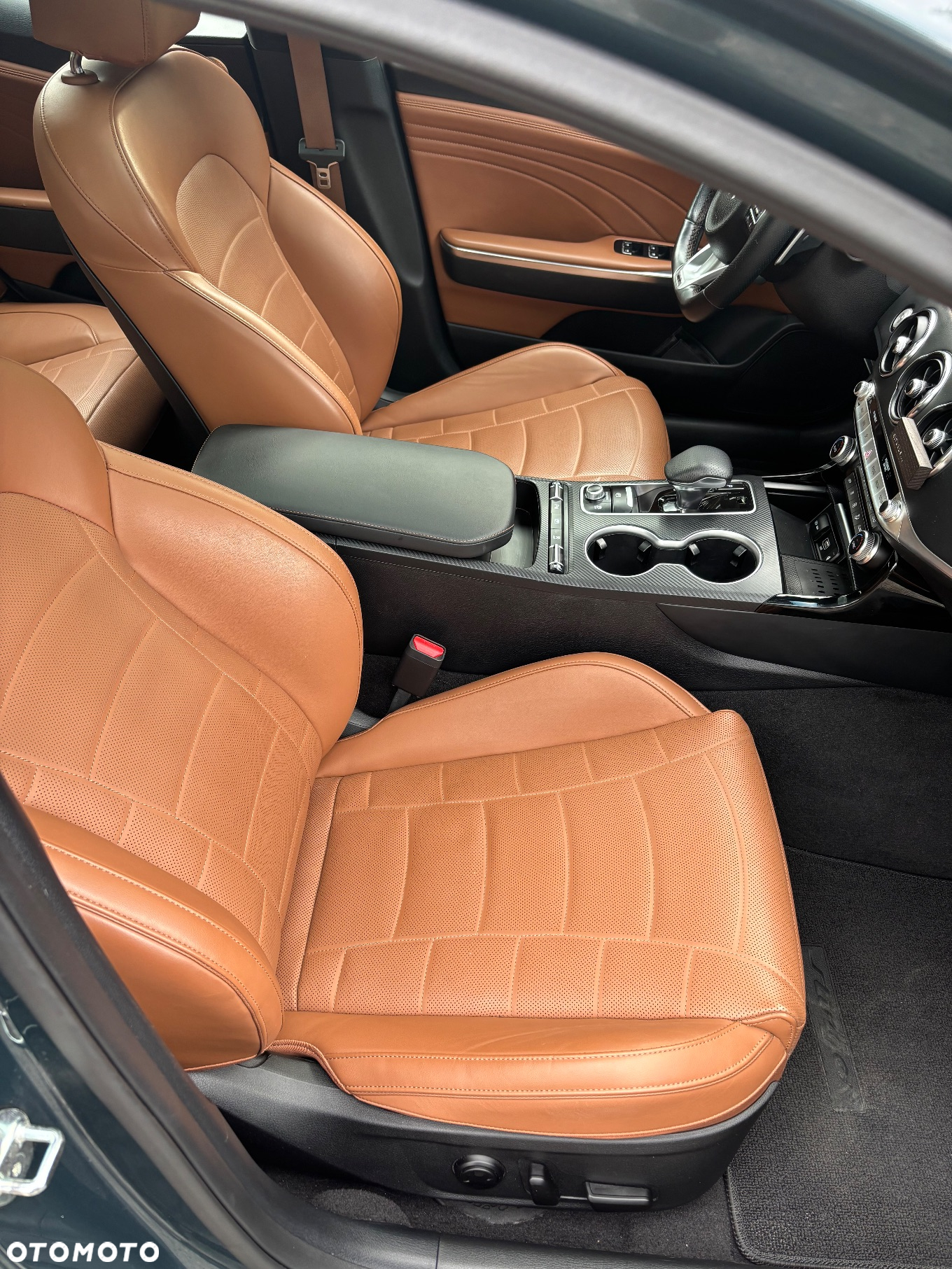 Kia Stinger - 11