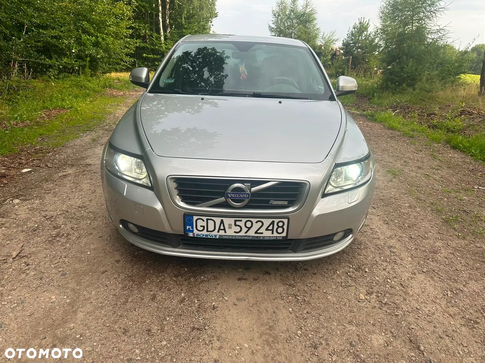 Volvo S40 D3 R-Design - 3