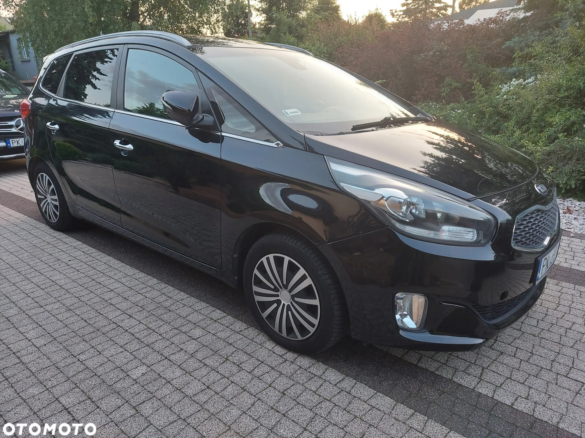 Kia Carens - 3