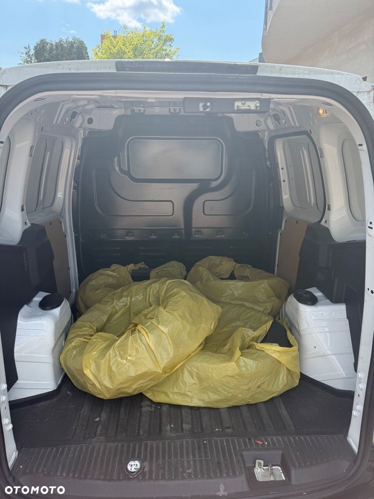 Ford Transit Courier - 8