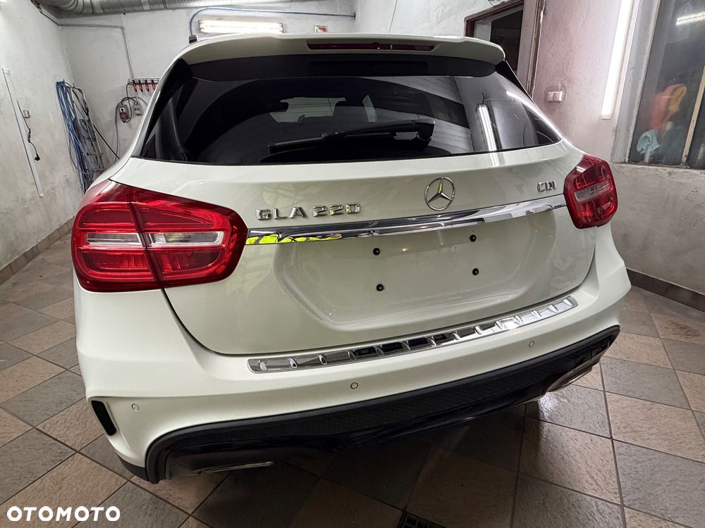 Mercedes-Benz GLA 220 CDI 7G-DCT AMG Line - 10