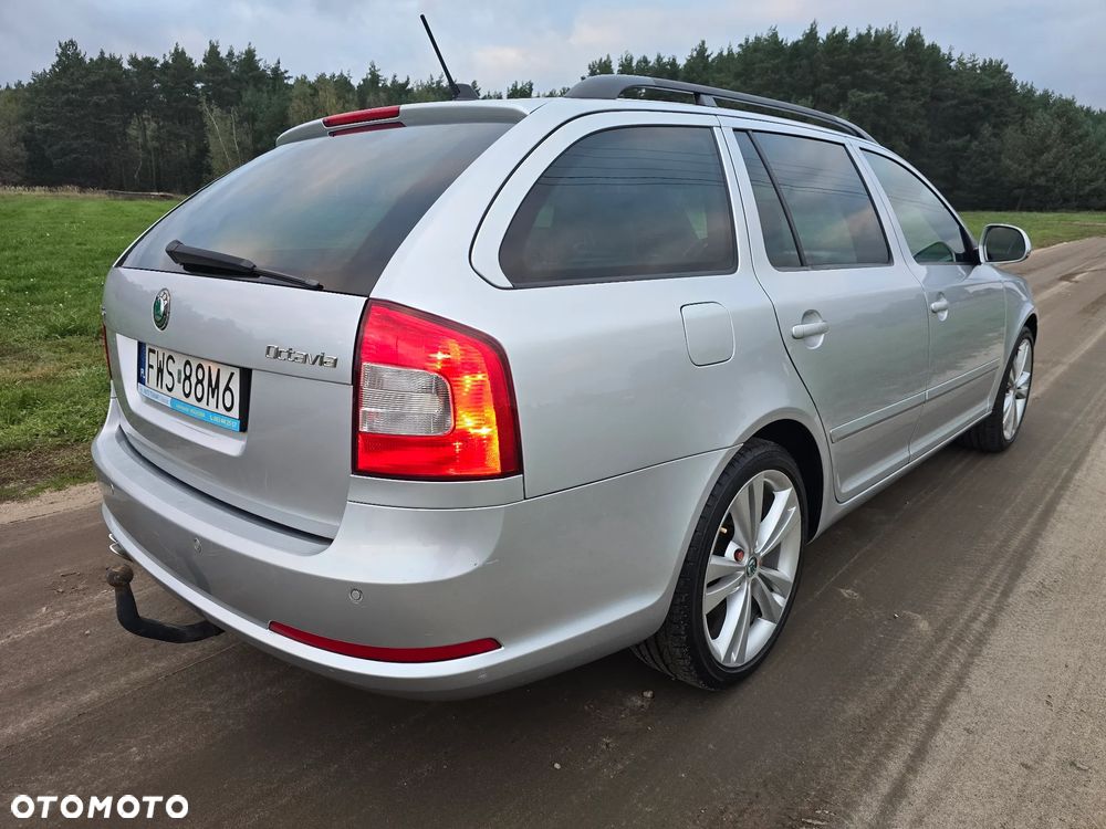 Skoda Octavia Combi 2.0 TDI CR DPF RS - 10