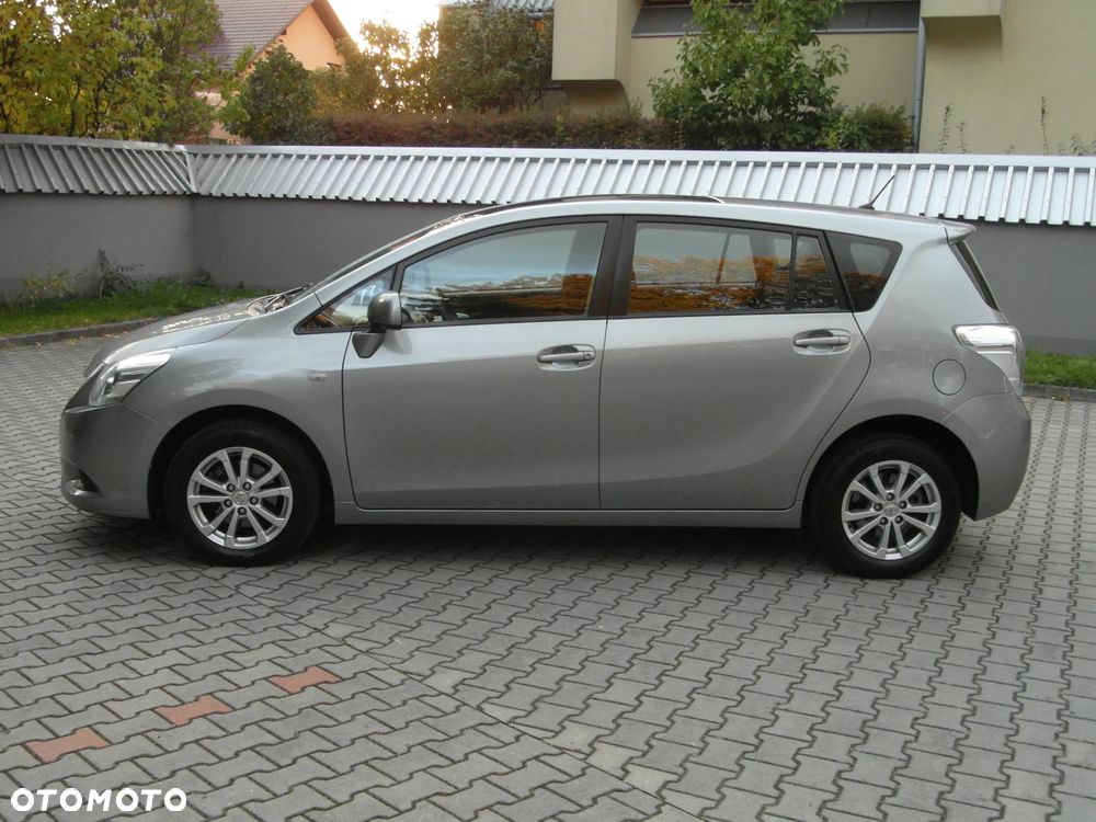 Toyota Verso 2010 photo 4