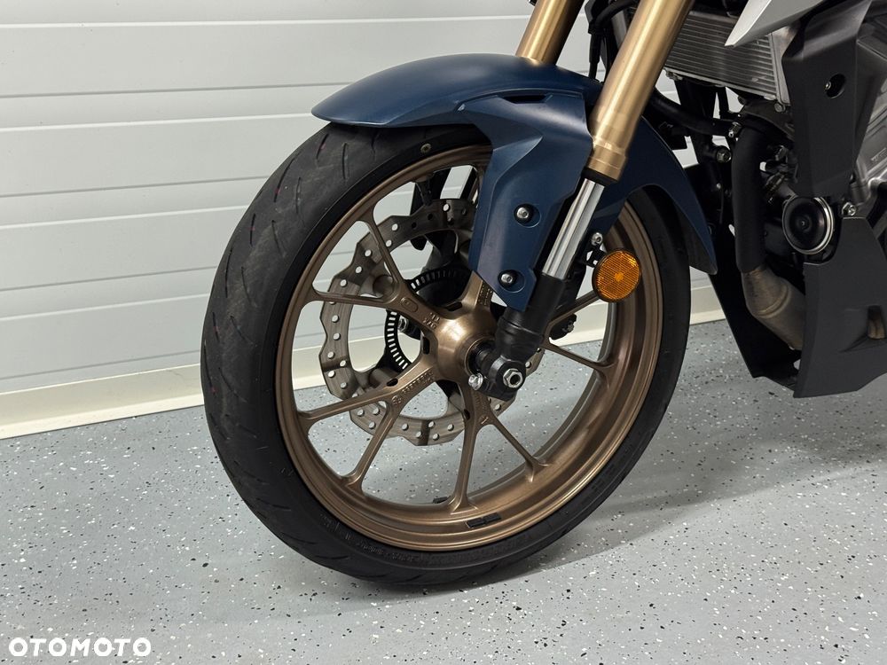 Honda CB - 22
