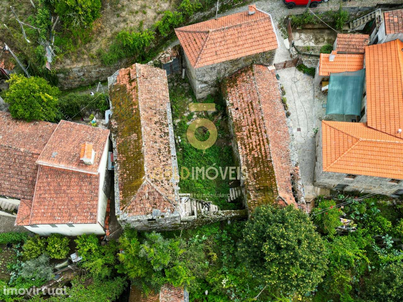 Moradia para Restaurar - Grande imagem: 2/14