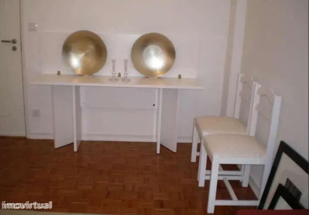 Excelente apartamento T1 mobilado e equipado nas Avenidas Novas - Grande imagem: 4/16