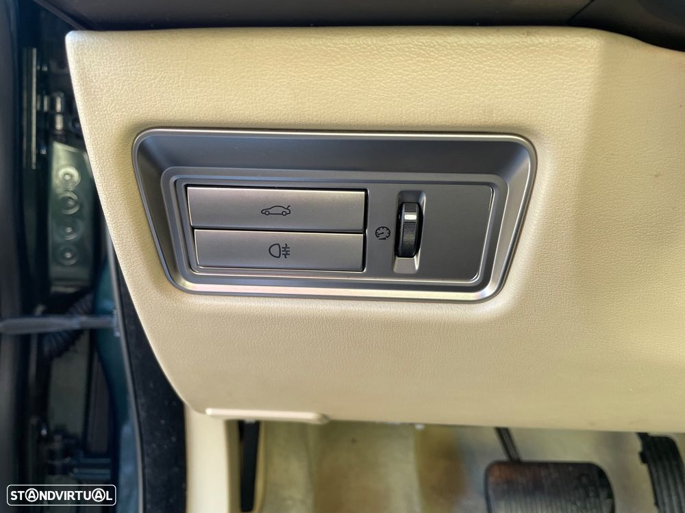 Jaguar XF 2.7 D V6 Premium Luxury - 19