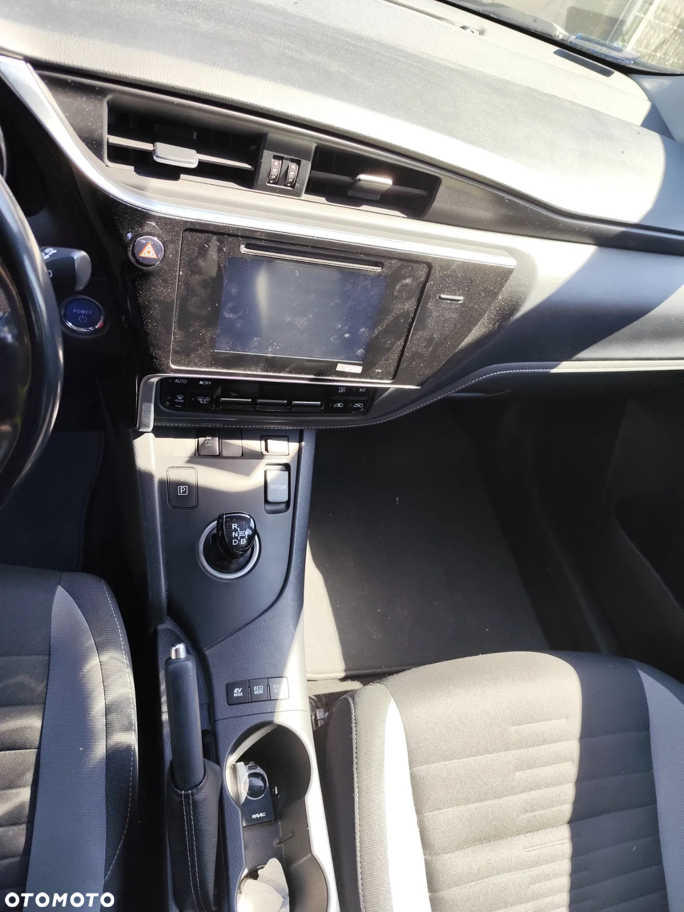 Toyota Auris 1.8 HSD Sol - 26