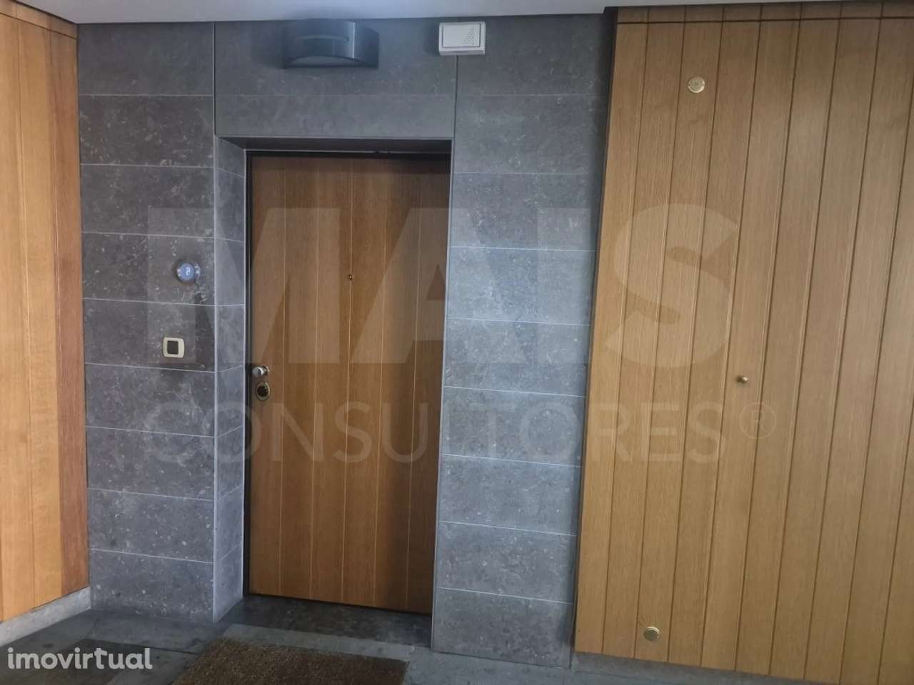 Exclusivo T2 em Condomínio Privado com Piscina - Grande imagem: 3/21