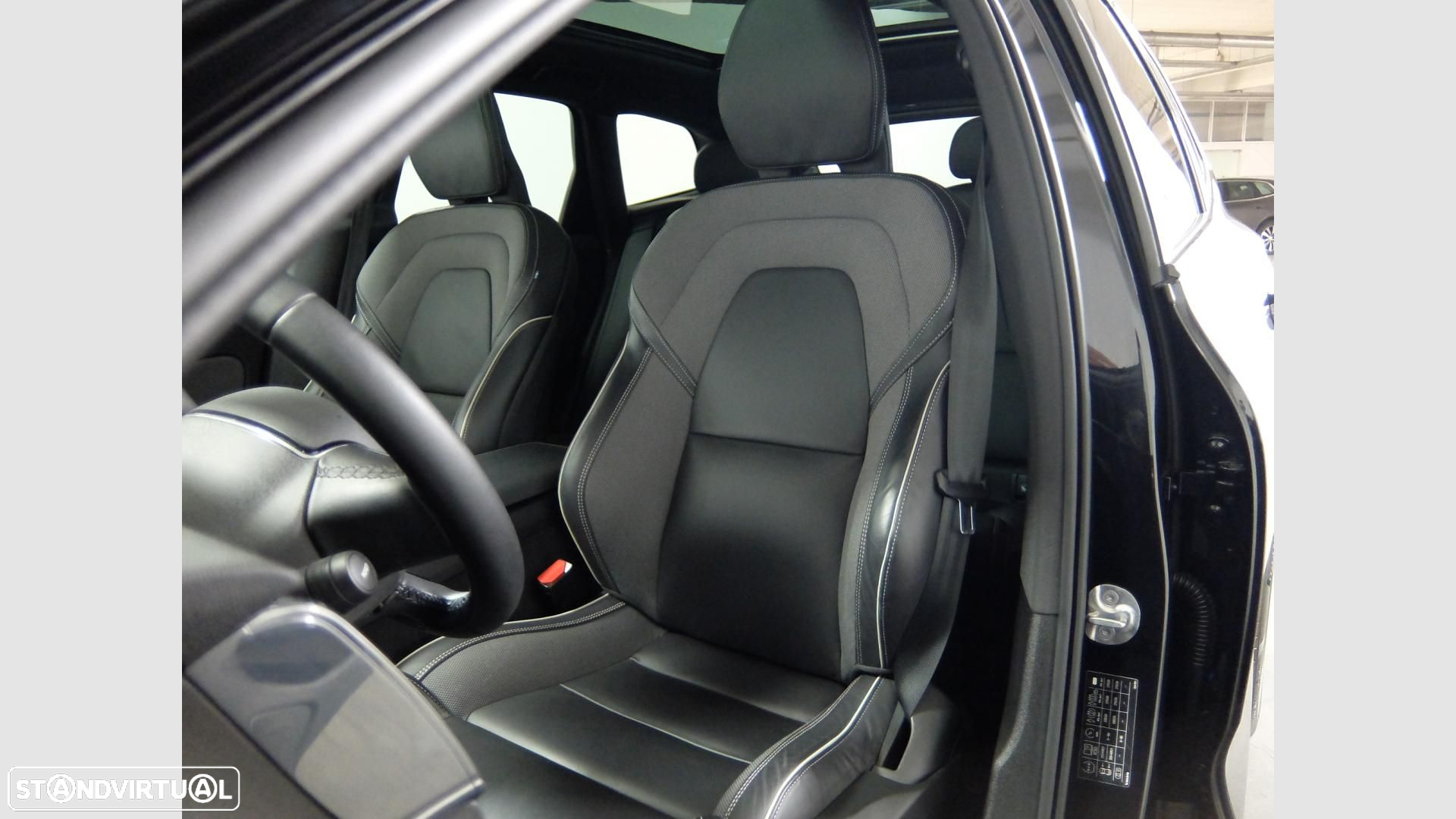 Volvo XC 60 2.0 T6 PHEV Black Edition AWD - 19