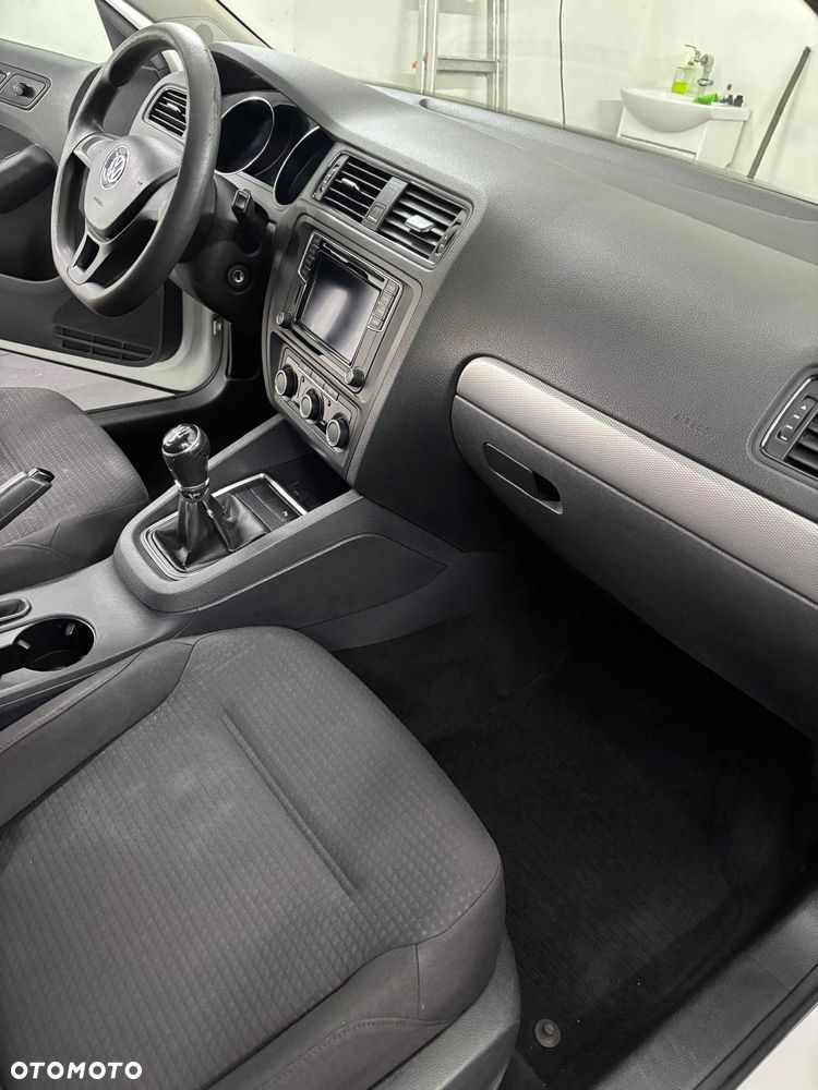 Volkswagen Jetta 2.0 TDI DPF BMT Trendline - 10