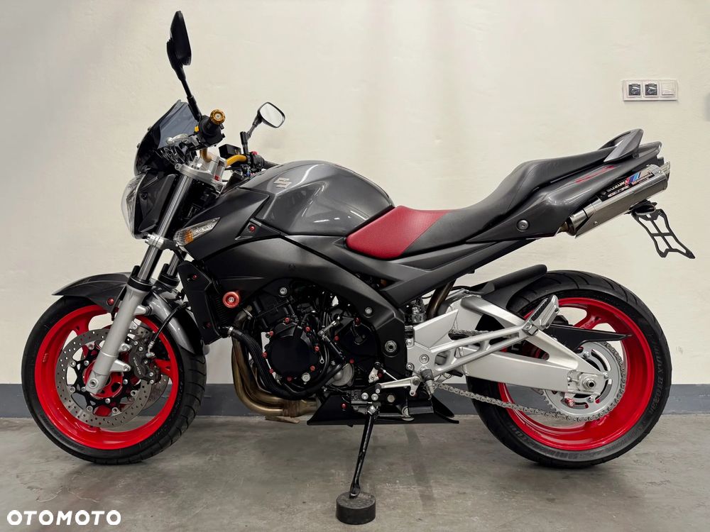 Suzuki GSR - 5
