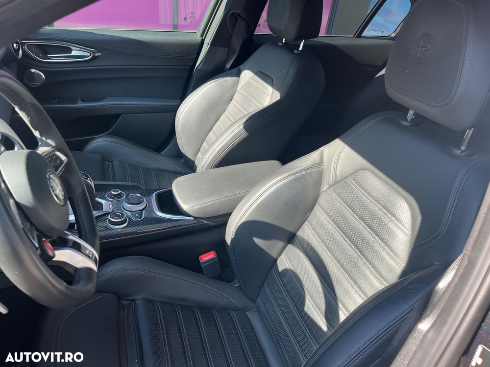 Alfa Romeo Giulia 2.9 Turbo RWD AT8 Quadrifoglio - 11