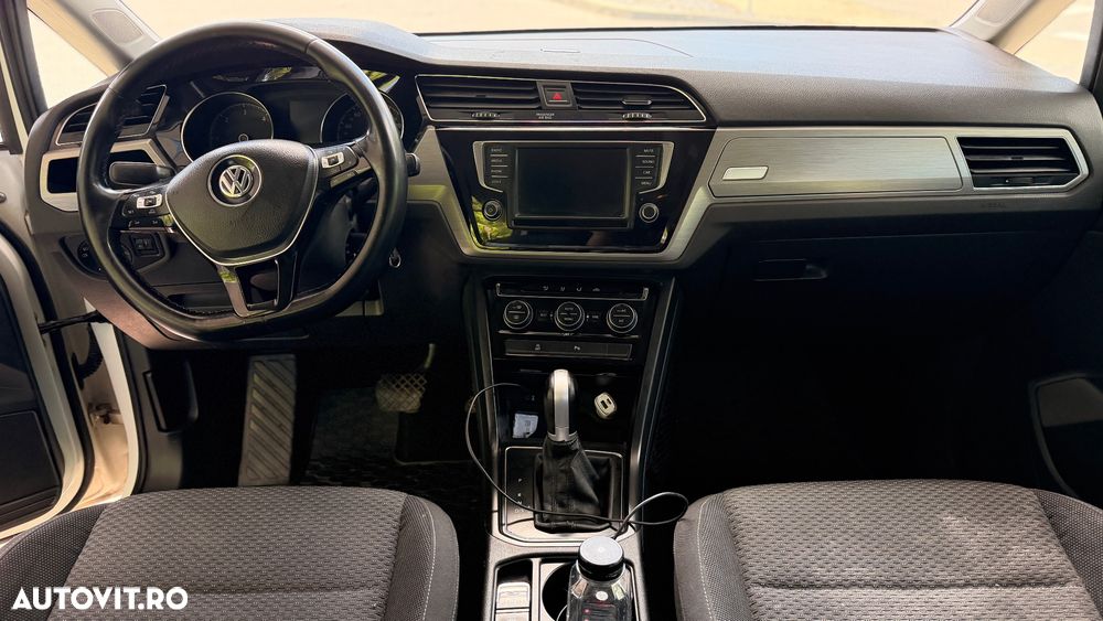 Volkswagen Touran - 13