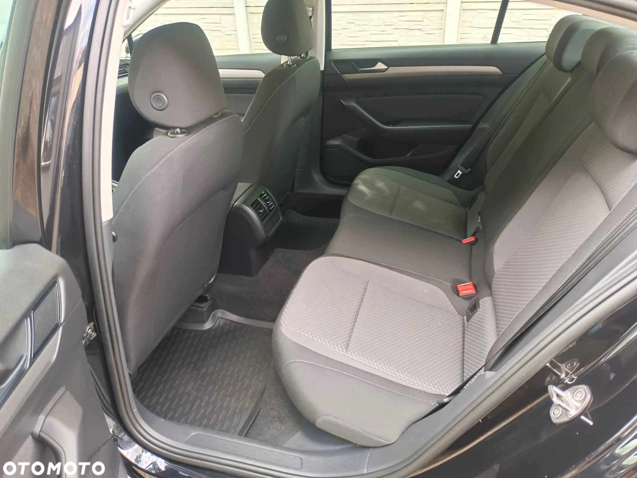 Volkswagen Passat - 17