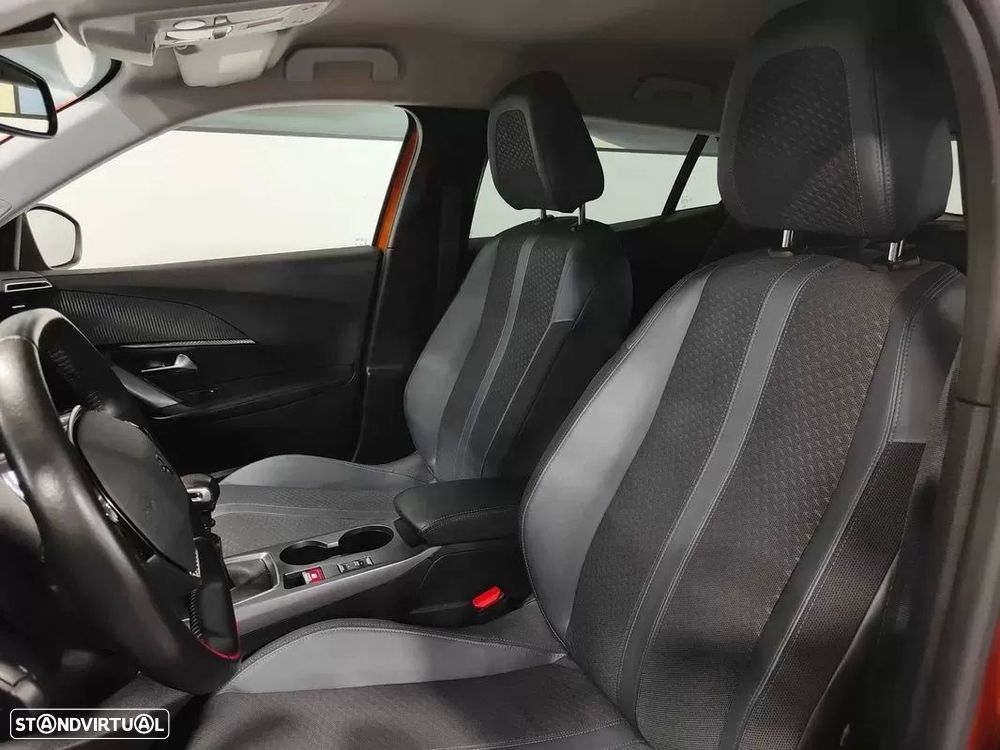 Peugeot 2008 1.2 PureTech Allure - 33