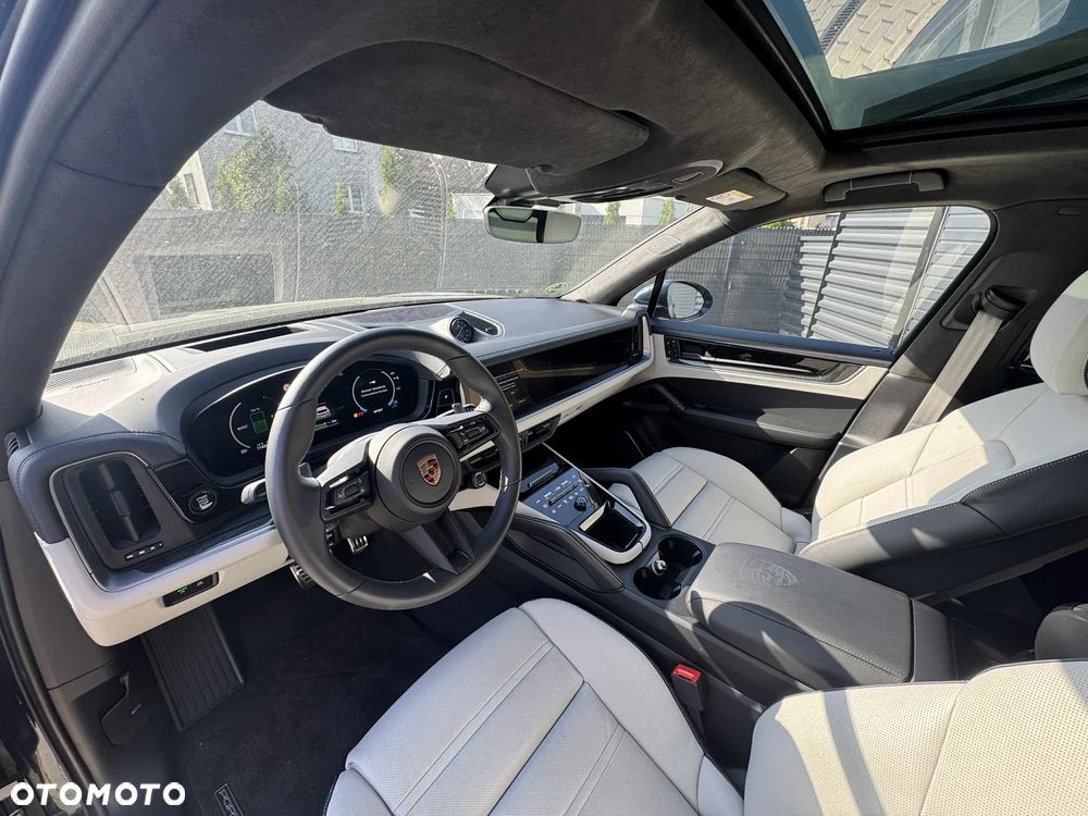 Porsche Cayenne Turbo E-Hybrid PHEV - 2