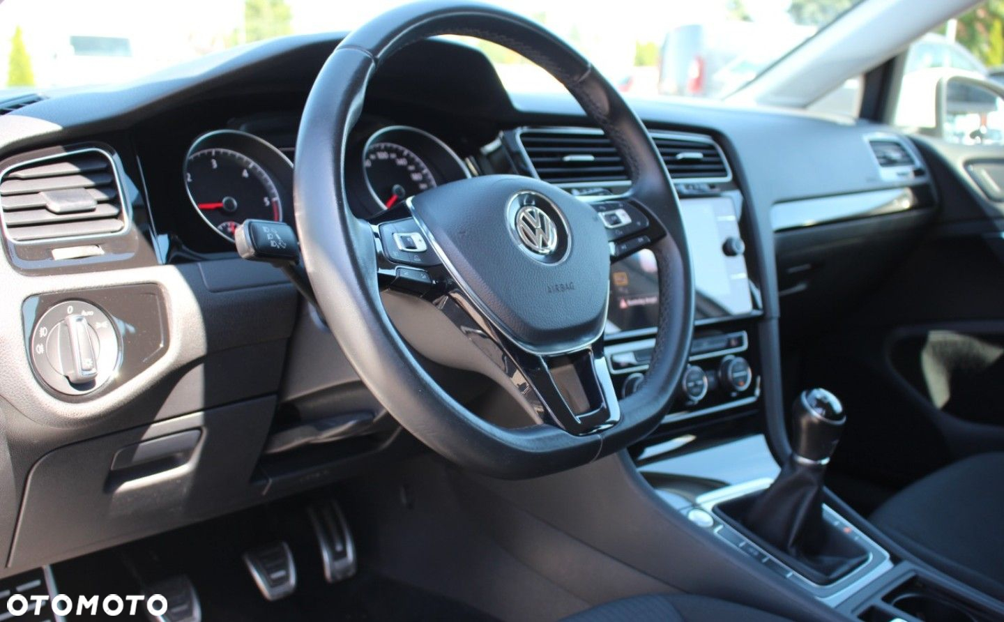 Volkswagen Golf - 10