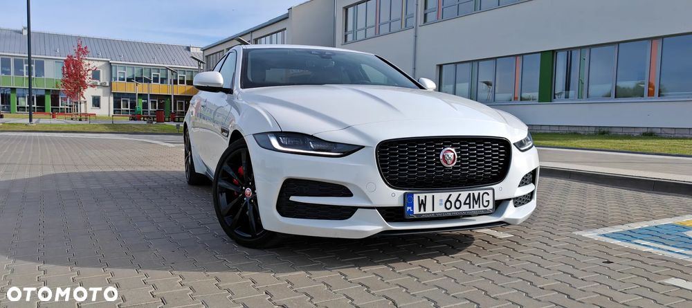 Jaguar XE 2.0 D180 HSE - 8
