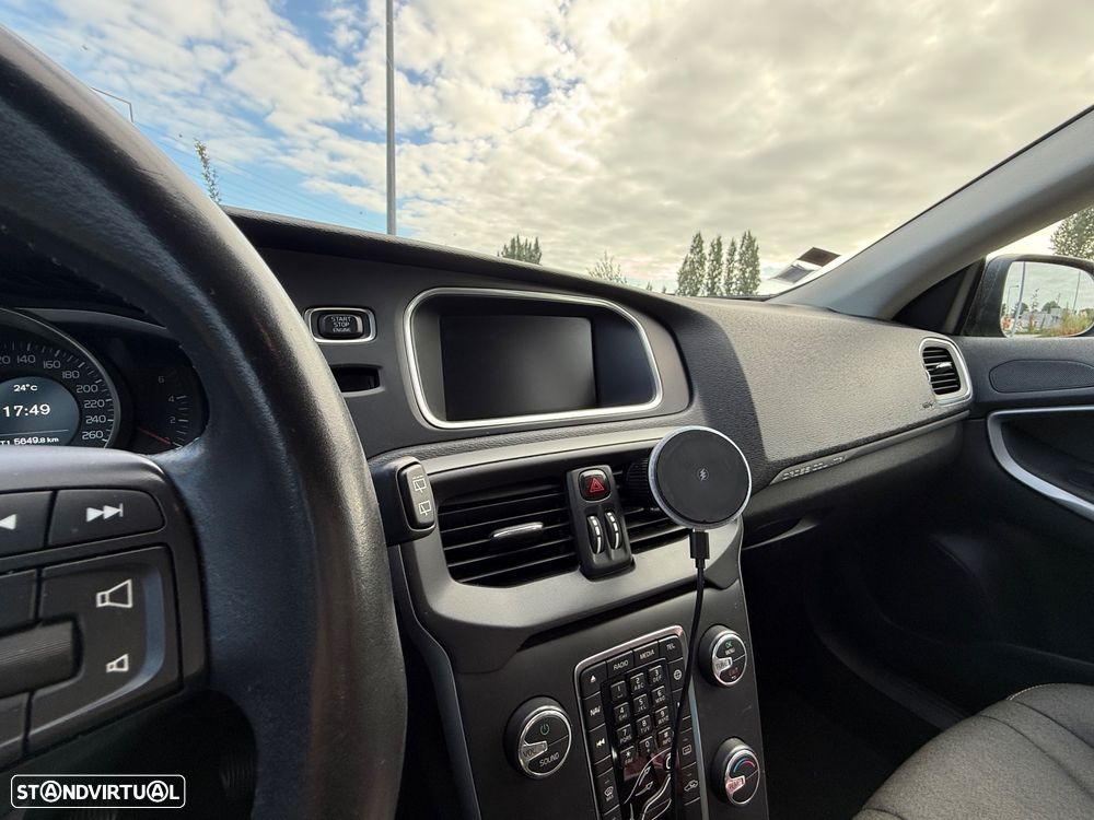 Volvo V40 2.0 D3 Momentum - 11