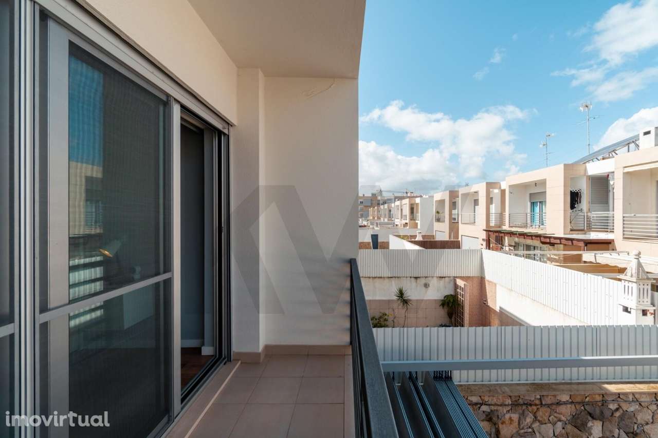 MORADIA T3+2 | 5 QUARTOS 3 SUITES | RIAS PARQUE EM VILA R.SANTO ANTÓNI - Grande imagem: 5/54