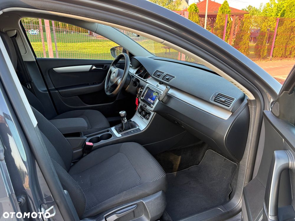 Volkswagen Passat 1.6 TDI DPF BlueMot Comfortline - 15