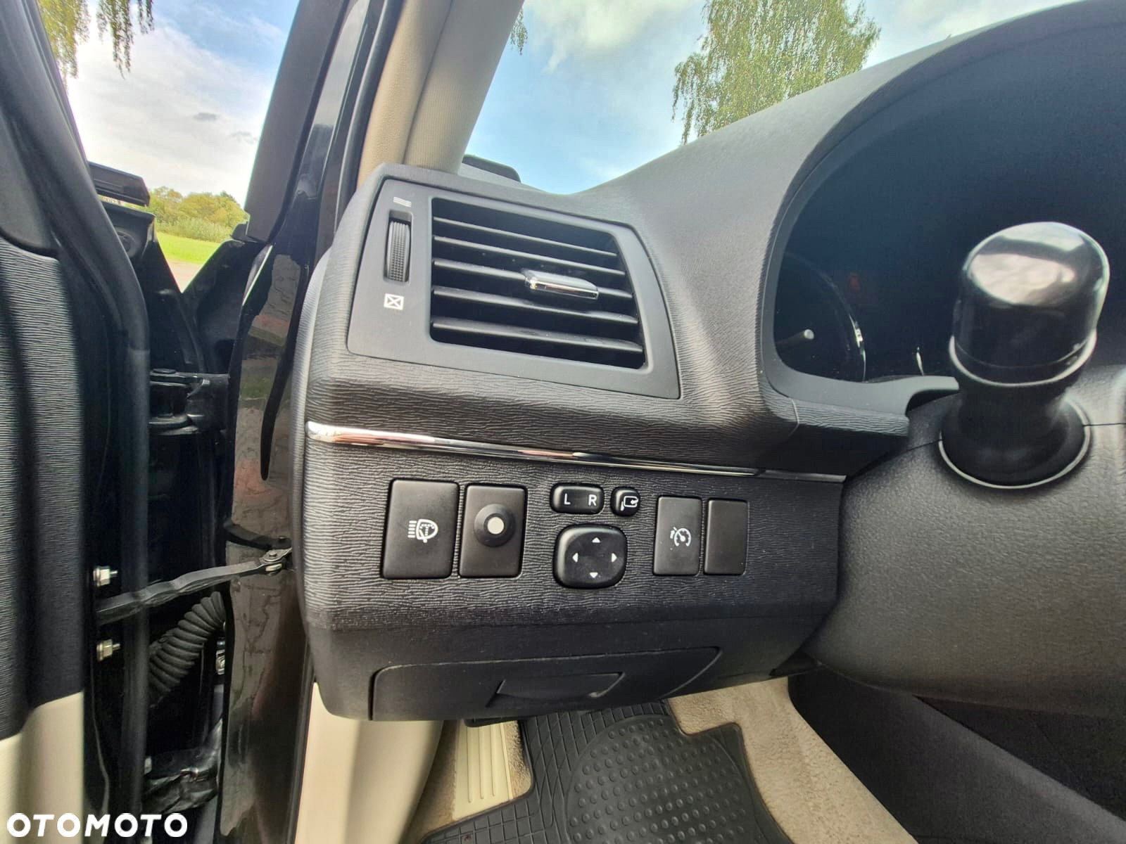 Toyota Avensis 1.8 Premium - 23