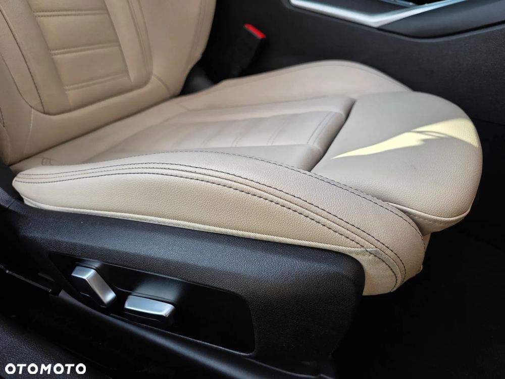 BMW Seria 3 330e xDrive M Sport - 39