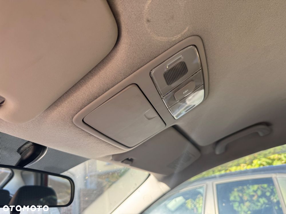 HYUNDAI I30 I 07-12 LAMPKA OŚWIETLENIE KABINY SCHOWEK NA OKULARY - 2