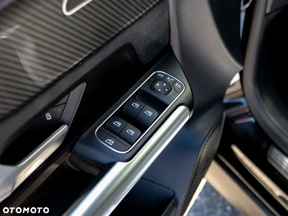 Mercedes-Benz GLA 250e AMG Line - 17