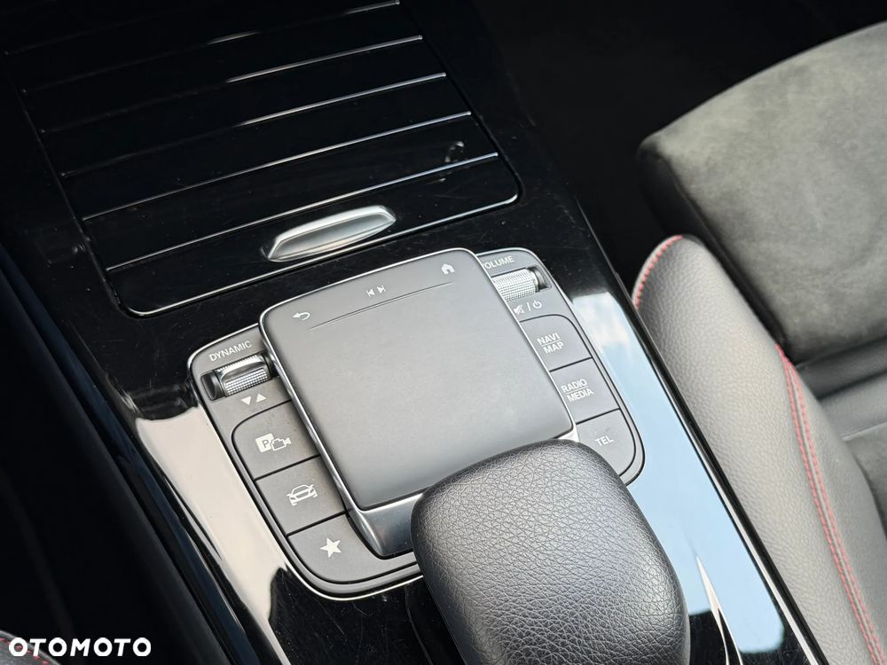 Mercedes-Benz CLA 200 AMG Line 7G-DCT - 21