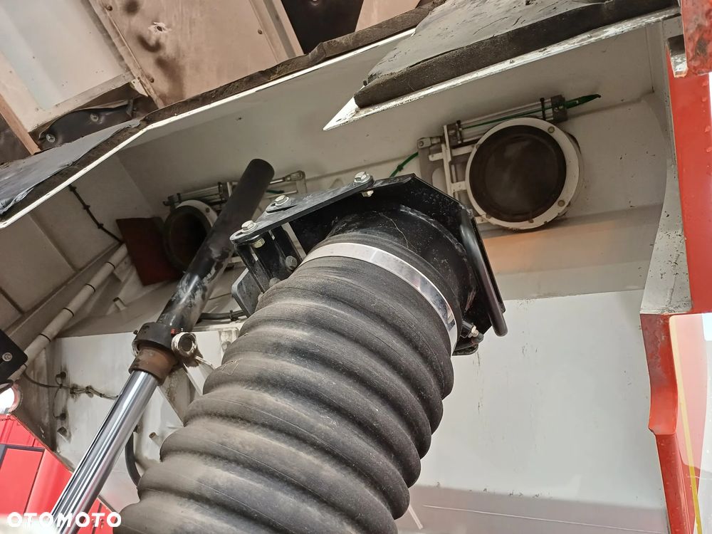 Renault D12 Zamiatarka Zoeller Faun Euro 6 PM10 Szczotki L/R Rok 2017 2 Silniki 2825 MTH - 18