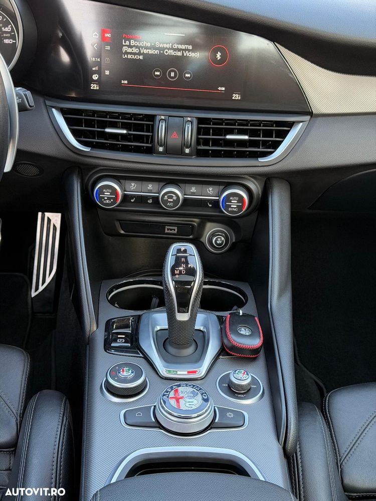 Alfa Romeo Giulia 2.0 Turbo AWD AT8 Veloce - 11