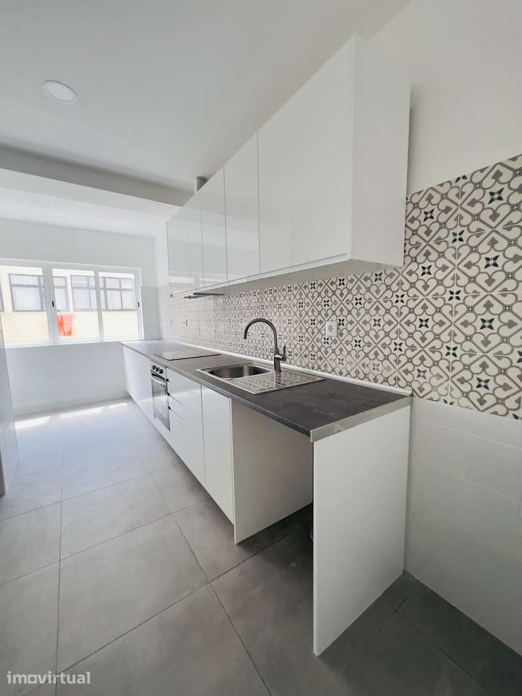 Apartamento T2 Remodelado com Excelente Luz Natural | Olival de Basto - Grande imagem: 3/16