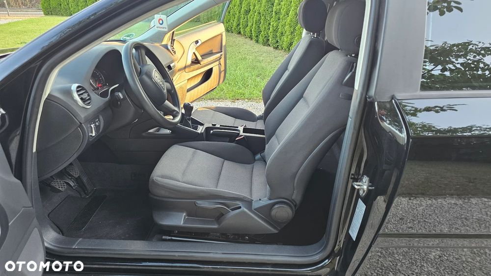 Audi A3 Sportback 1.6 Ambiente - 9