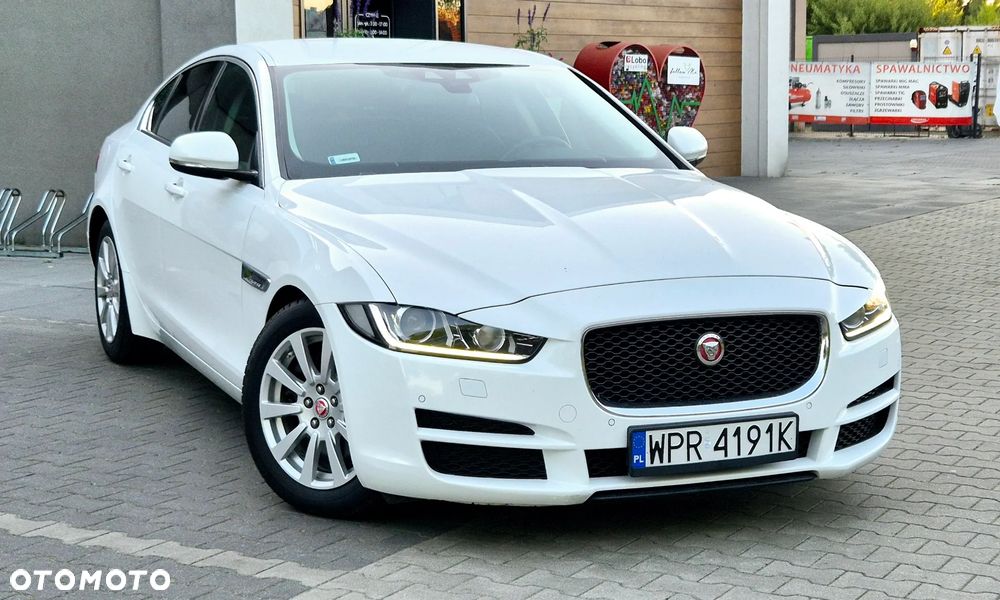 Jaguar XE 2.0 D R-Sport - 31