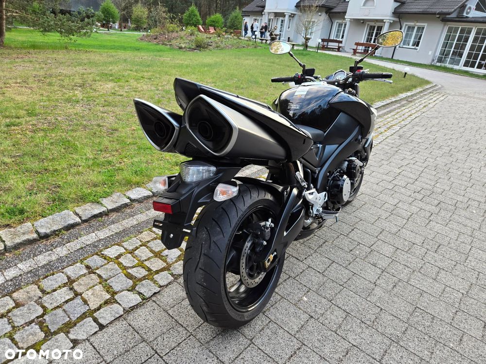 Suzuki GSX - 6