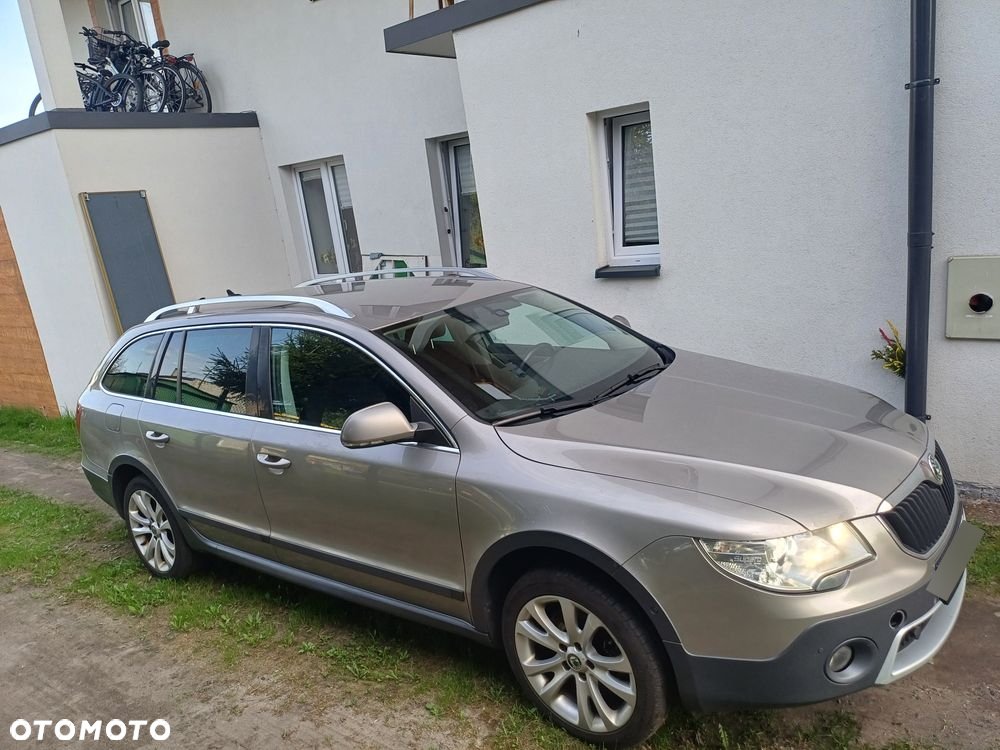 Skoda Superb Combi 2.0 TDI 4x4 DSG AllDrive - 4