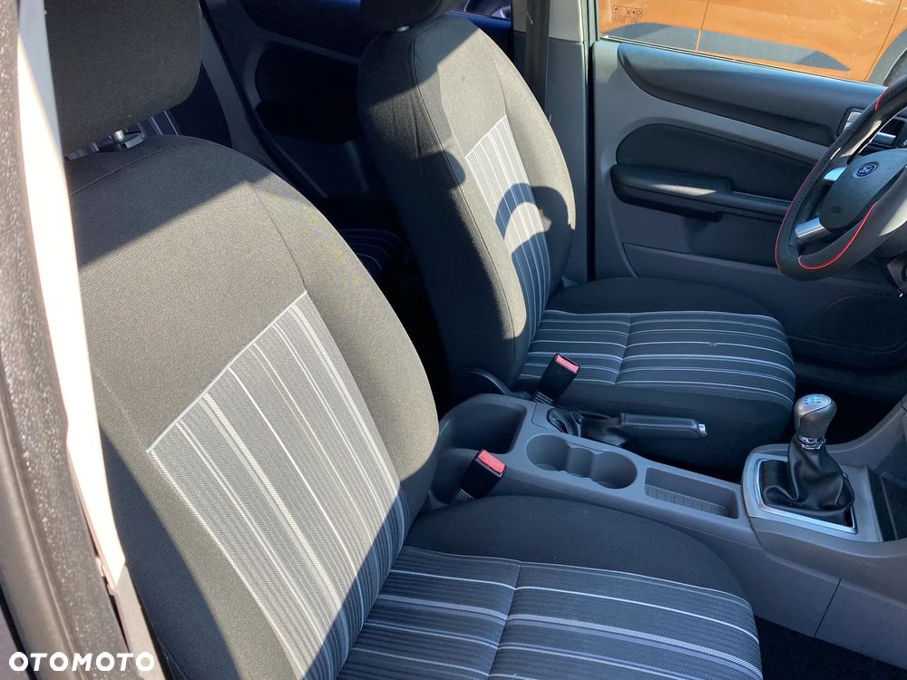 Ford Focus 1.6 TDCi Ambiente - 16