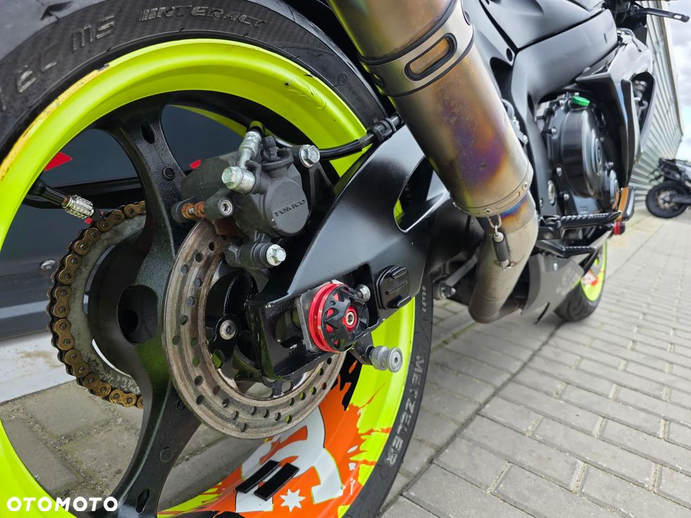 Suzuki GSX-R - 24