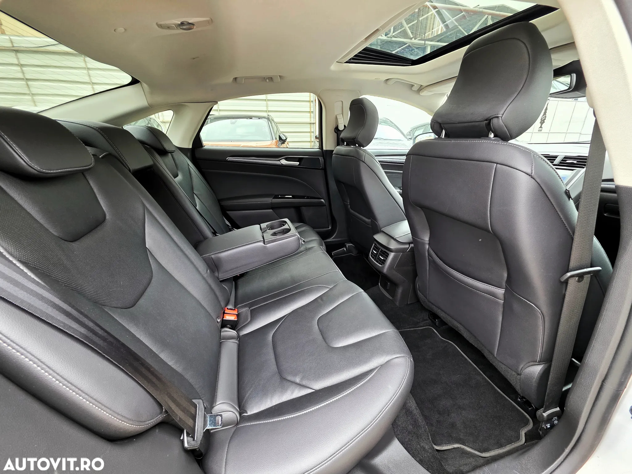 Ford Mondeo 2.0 HEV Titanium - 17