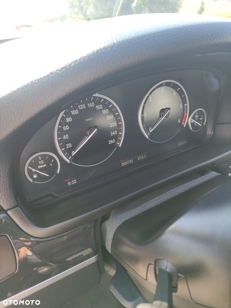 BMW Seria 5 525d xDrive - 5