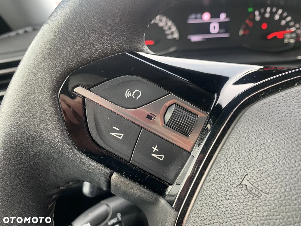 Peugeot 2008 PureTech 130 Allure S&S EAT8 - 12